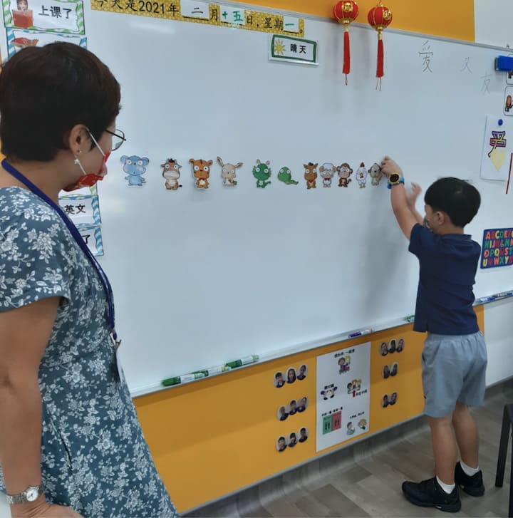 student at whiteboard, international schools in singapore